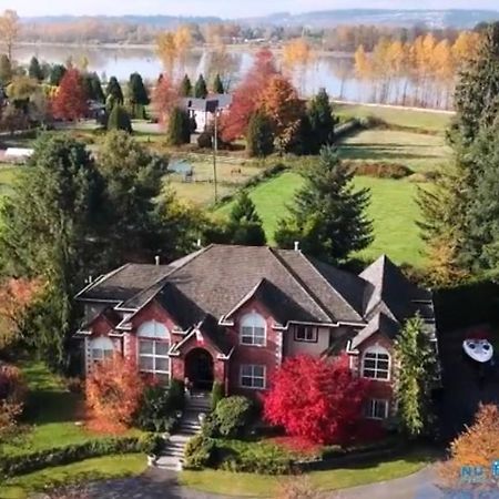Cedar Manor Bed And Breakfast Pitt Meadows Exterior foto